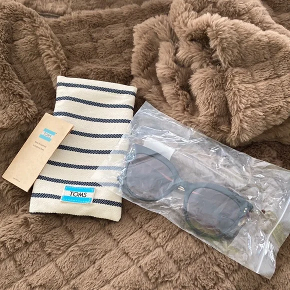 Toms | Accessories | Nwt Toms Sunglasses | Poshmark display picture 3